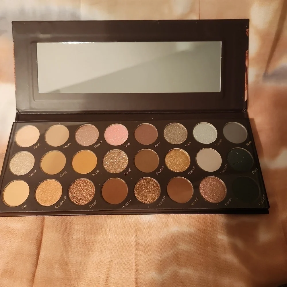 Beauty Creations Modern Classics Eyeshadow Palette